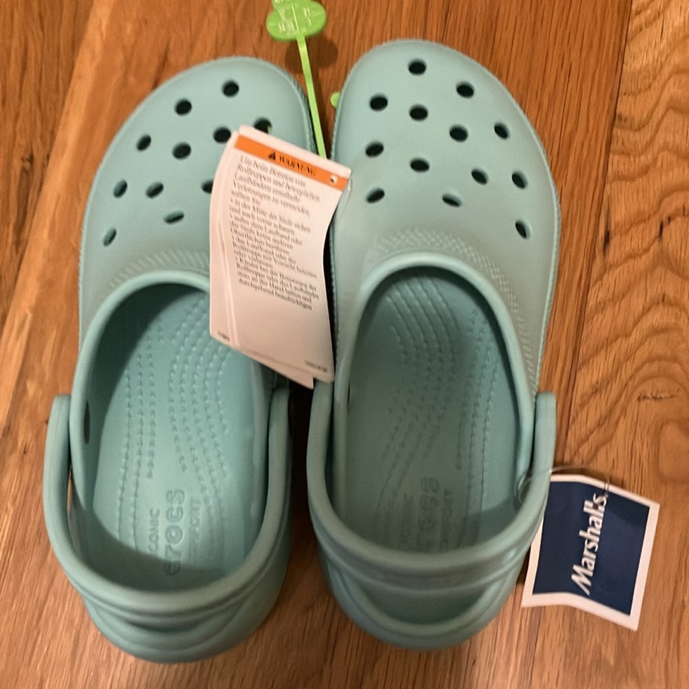 Crocs clogs shoes size 5 NWT new with tags mint green/teal turquoise color - Picture 8 of 8